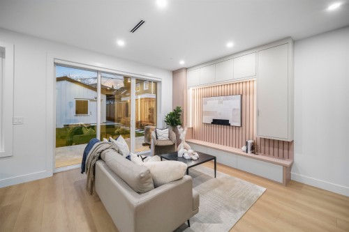 2-3623 Triumph Street, Vancouver, BC 