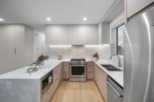 2-3623 Triumph Street, Vancouver, BC 