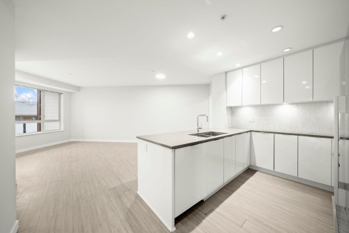 301-2632 Library Lane, North Vancouver, BC 