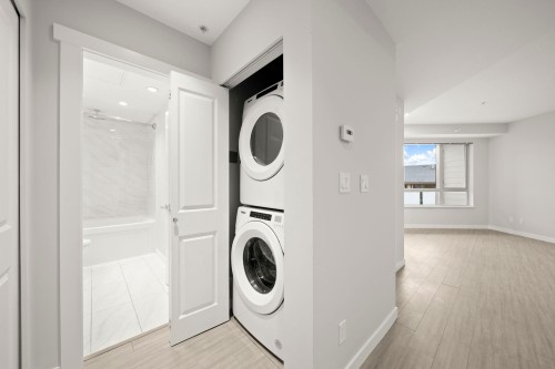 301-2632 Library Lane, North Vancouver, BC 