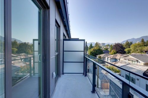 564-422 3Rd Street E, North Vancouver, BC 