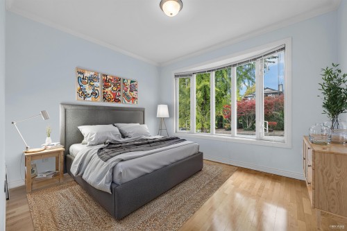 213 28Th Street W, North Vancouver, BC 