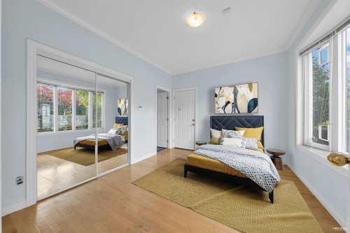 213 28Th Street W, North Vancouver, BC 