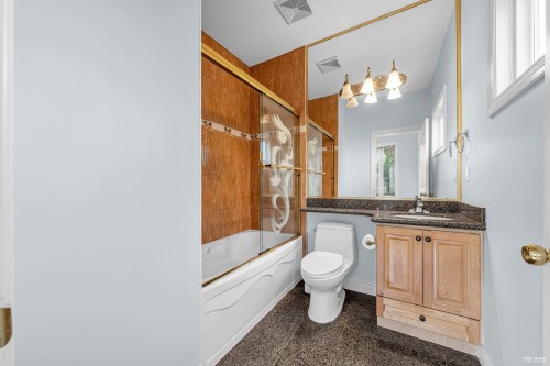 213 28Th Street W, North Vancouver, BC 