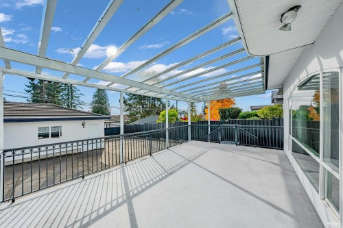 213 28Th Street W, North Vancouver, BC 