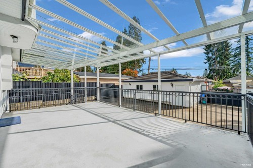 213 28Th Street W, North Vancouver, BC 