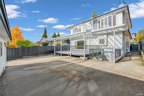 213 28Th Street W, North Vancouver, BC 