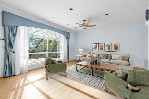 213 28Th Street W, North Vancouver, BC 