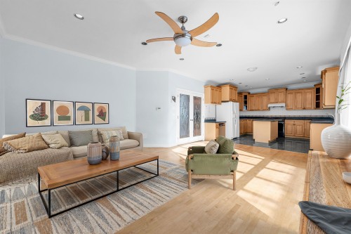 213 28Th Street W, North Vancouver, BC 