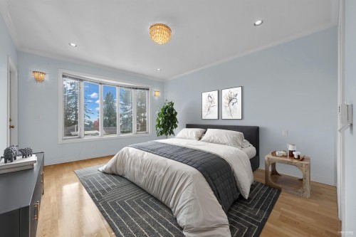 213 28Th Street W, North Vancouver, BC 