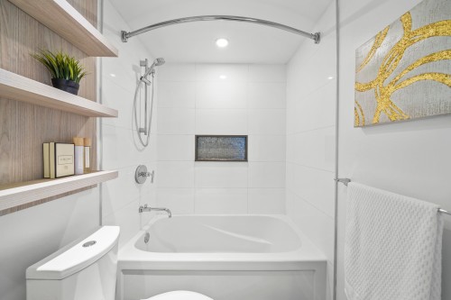 2808-3007 Glen Drive, Coquitlam, BC 