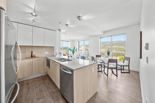 2808-3007 Glen Drive, Coquitlam, BC 