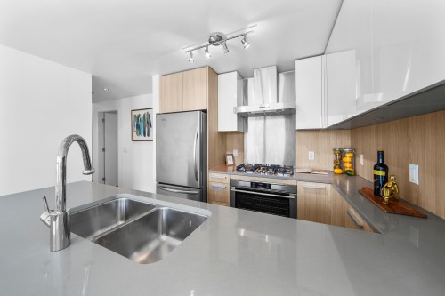 2808-3007 Glen Drive, Coquitlam, BC 