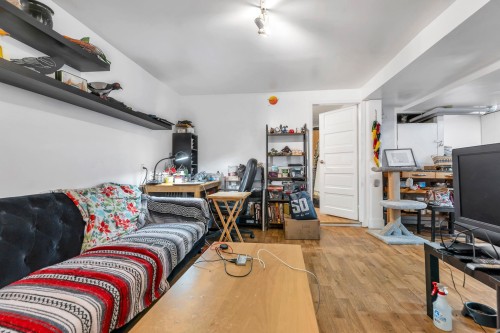 1836 1St Avenue E, Vancouver, BC 