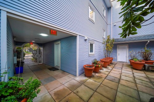 03-7128 17Th Avenue, Burnaby, BC 