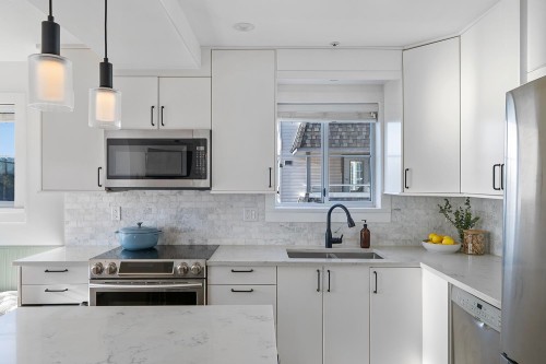 305-1950 11 Avenue E, Vancouver, BC 