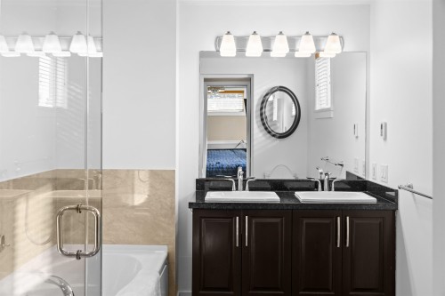 301-11887 Burnett Street, Maple Ridge, BC 