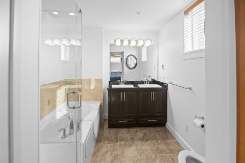 301-11887 Burnett Street, Maple Ridge, BC 