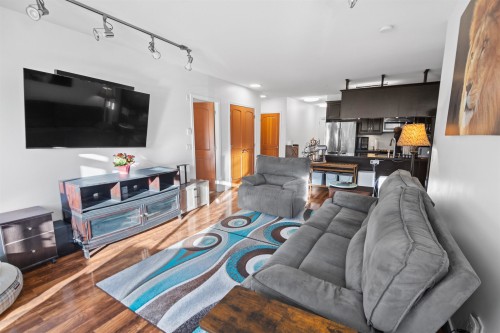 301-11887 Burnett Street, Maple Ridge, BC 