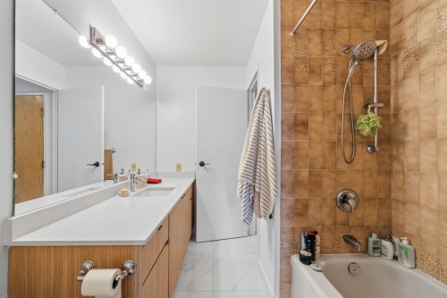 401-6540 Burlington Avenue, Burnaby, BC 