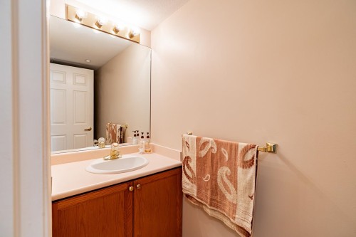 37-323 Governors Court, New Westminster, BC 