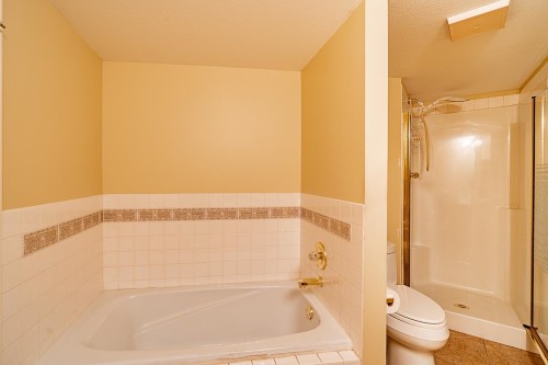 37-323 Governors Court, New Westminster, BC 