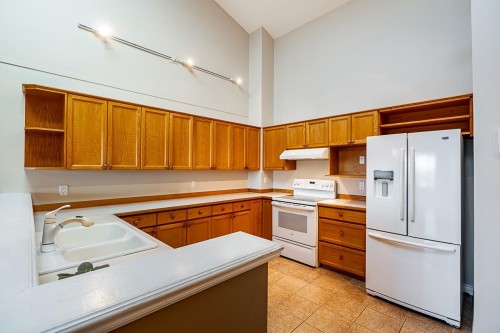 37-323 Governors Court, New Westminster, BC 