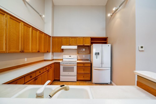 37-323 Governors Court, New Westminster, BC 