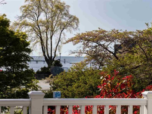 1338 Arbutus St, Vancouver, BC 