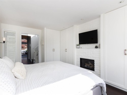 1338 Arbutus St, Vancouver, BC 