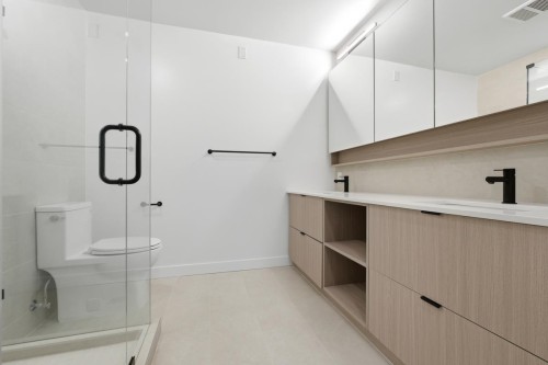 509-2268 Broadway Street E, Vancouver, BC 