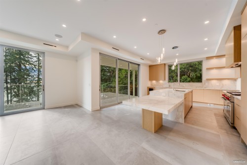 4437 Piccadilly North, West Vancouver, BC 