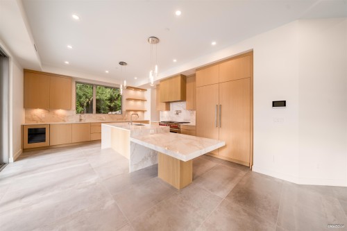 4437 Piccadilly North, West Vancouver, BC 