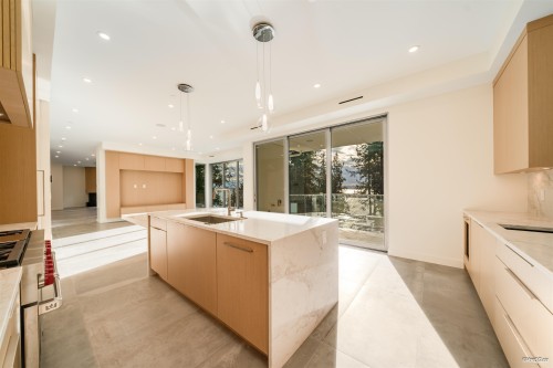 4437 Piccadilly North, West Vancouver, BC 