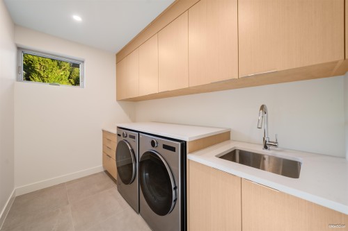 4437 Piccadilly North, West Vancouver, BC 