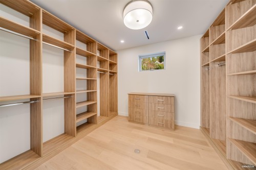 4437 Piccadilly North, West Vancouver, BC 