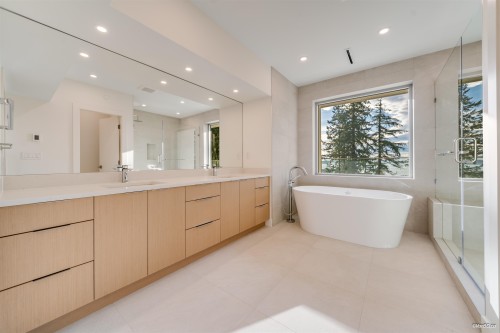 4437 Piccadilly North, West Vancouver, BC 