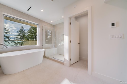 4437 Piccadilly North, West Vancouver, BC 