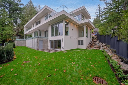 4437 Piccadilly North, West Vancouver, BC 