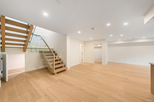 4437 Piccadilly North, West Vancouver, BC 