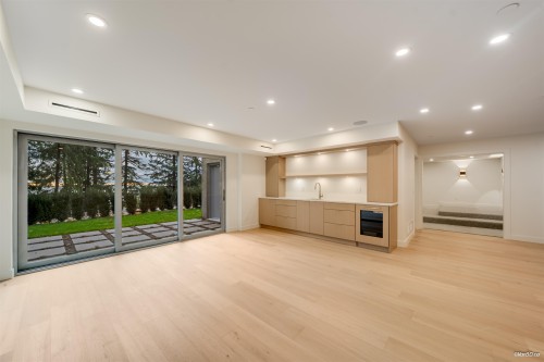 4437 Piccadilly North, West Vancouver, BC 