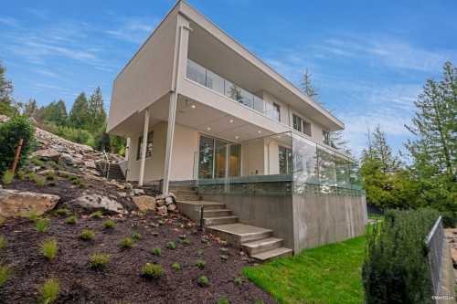 4437 Piccadilly North, West Vancouver, BC 