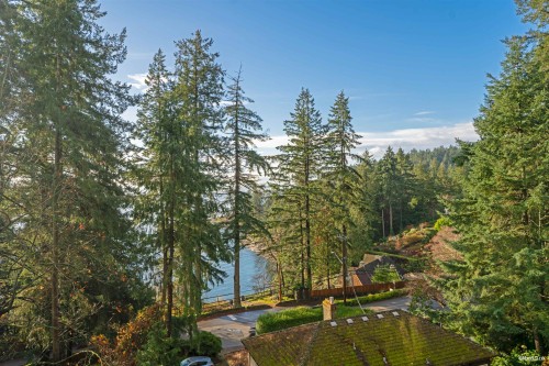 4437 Piccadilly North, West Vancouver, BC 