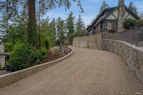 4437 Piccadilly North, West Vancouver, BC 