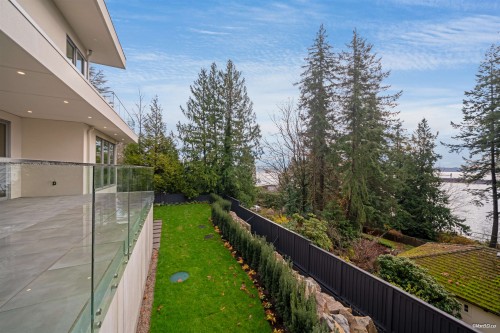 4437 Piccadilly North, West Vancouver, BC 