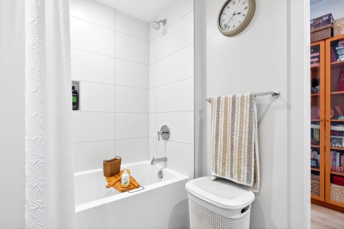 410-9888 University Crescent, Burnaby, BC 