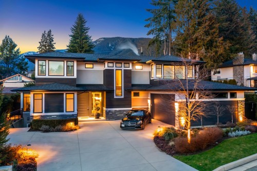 4090 Sunnycrest Drive, North Vancouver, BC 