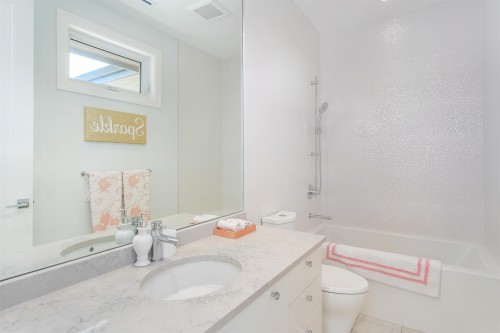 4090 Sunnycrest Drive, North Vancouver, BC 