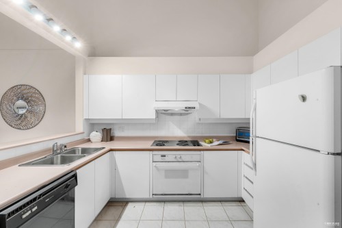 303-8660 Jones Road, Richmond, BC 