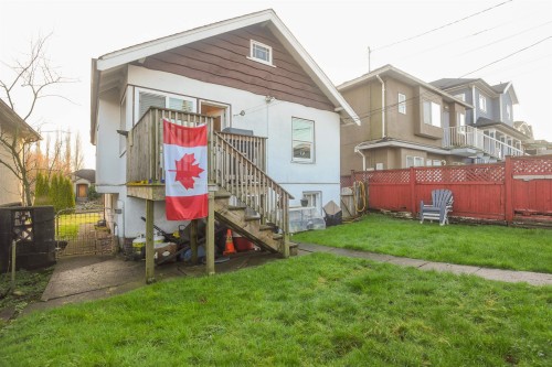 2881 Adanac Street, Vancouver, BC 